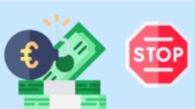 Ein Stapel Geld und ein Stoppzeichen