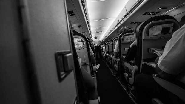 Der Gang in einem Passagierflugzeug Foto: Edward R / Shutterstock