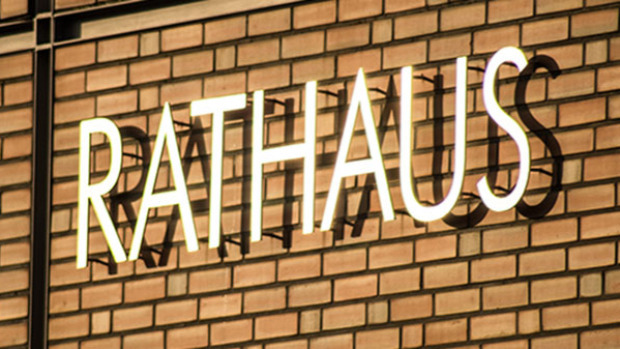 Schriftzug Rathaus